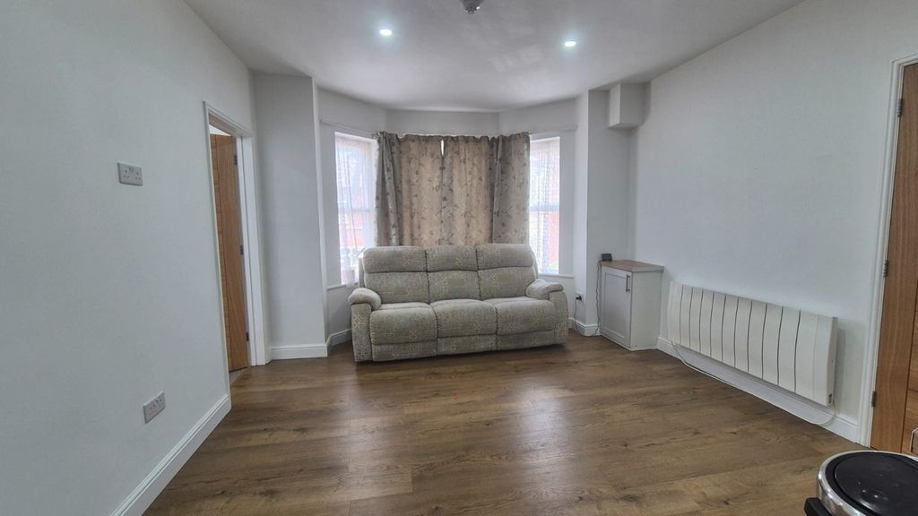 Property photo 3 of 7 Living Room
