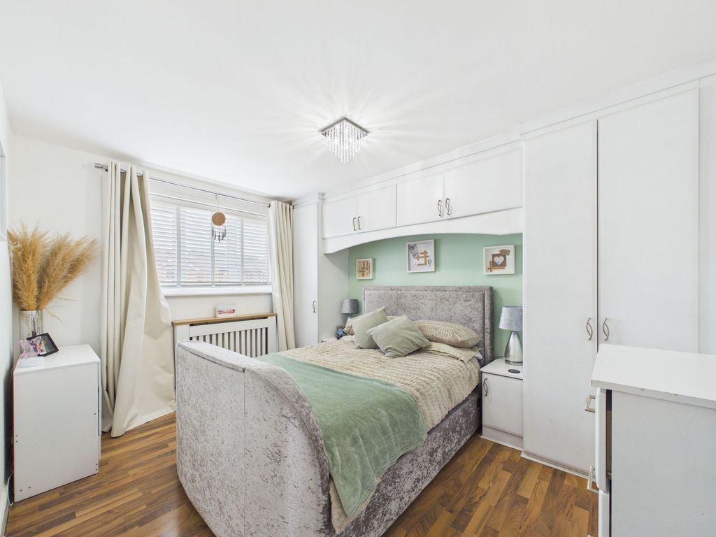 Property photo 1 of 28