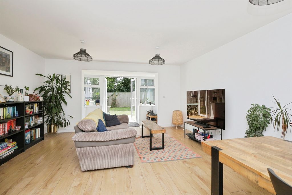 Property photo 2 of 17