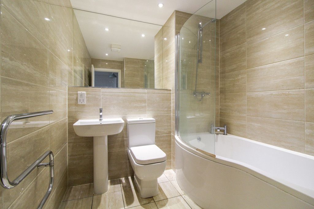 Property photo 2 of 7 Bathroom
