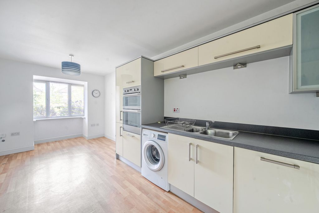 Property photo 3 of 11 1305946-13-68516A...