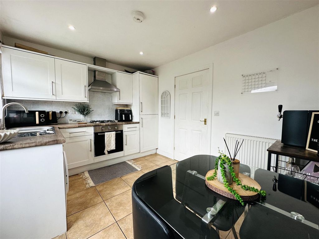 Property photo 2 of 15 Kitchen .Jpg