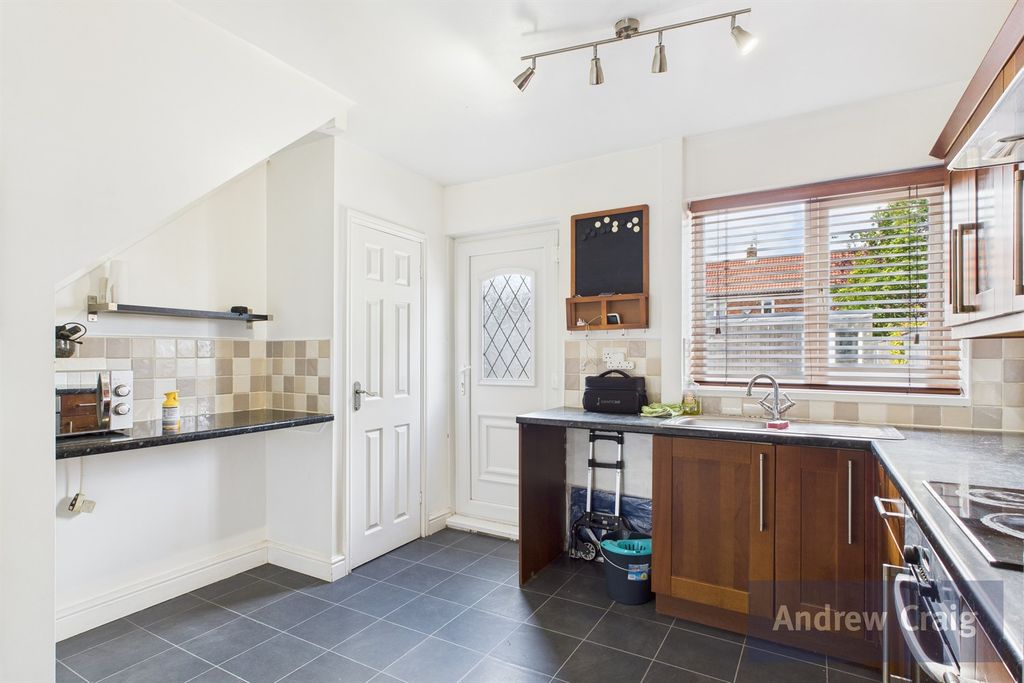 Property photo 3 of 9 Kitchen