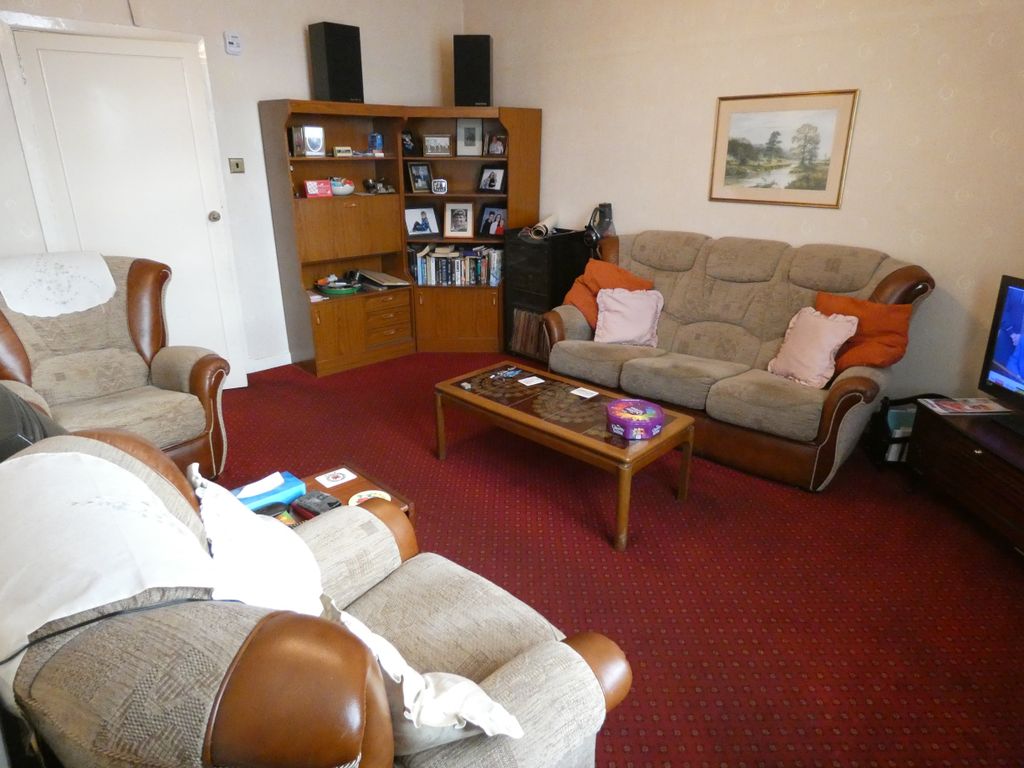 Property photo 3 of 9 Lounge