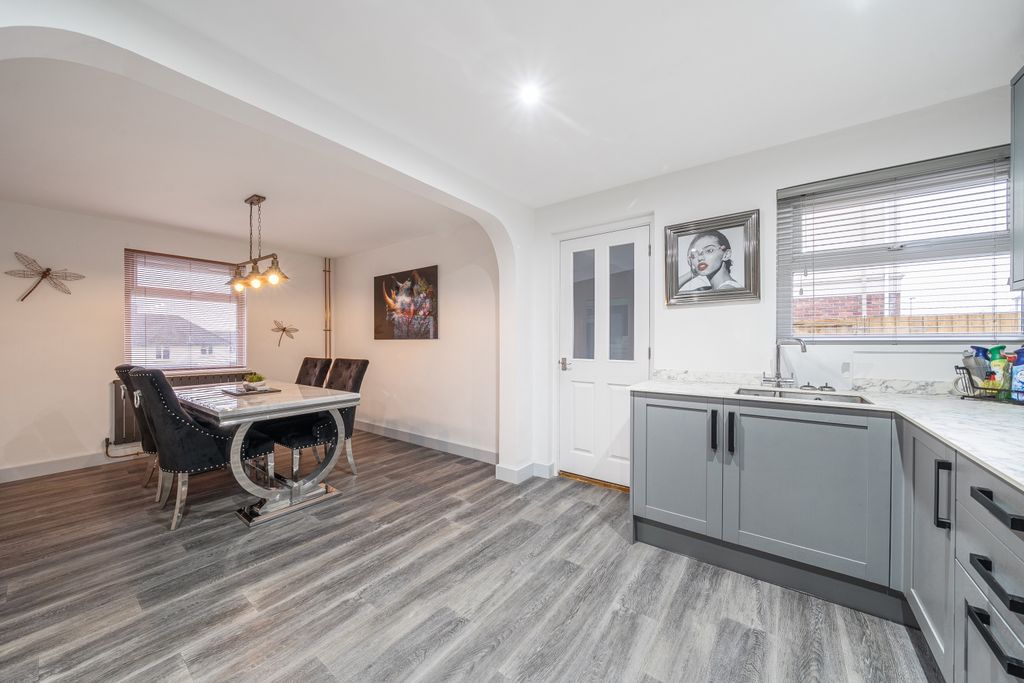 Property photo 2 of 16 1375352-17-690A6A52Ec21d