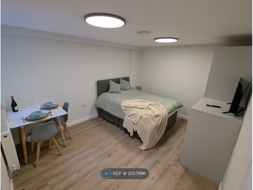 Property photo 2 of 8 Bedroom