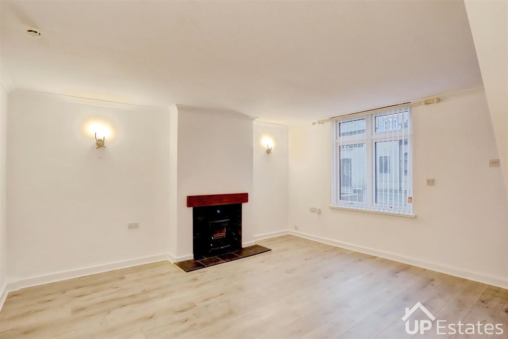 Property photo 3 of 15 Living Room