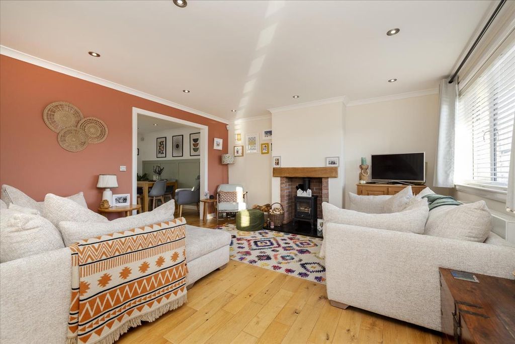 Property photo 2 of 30