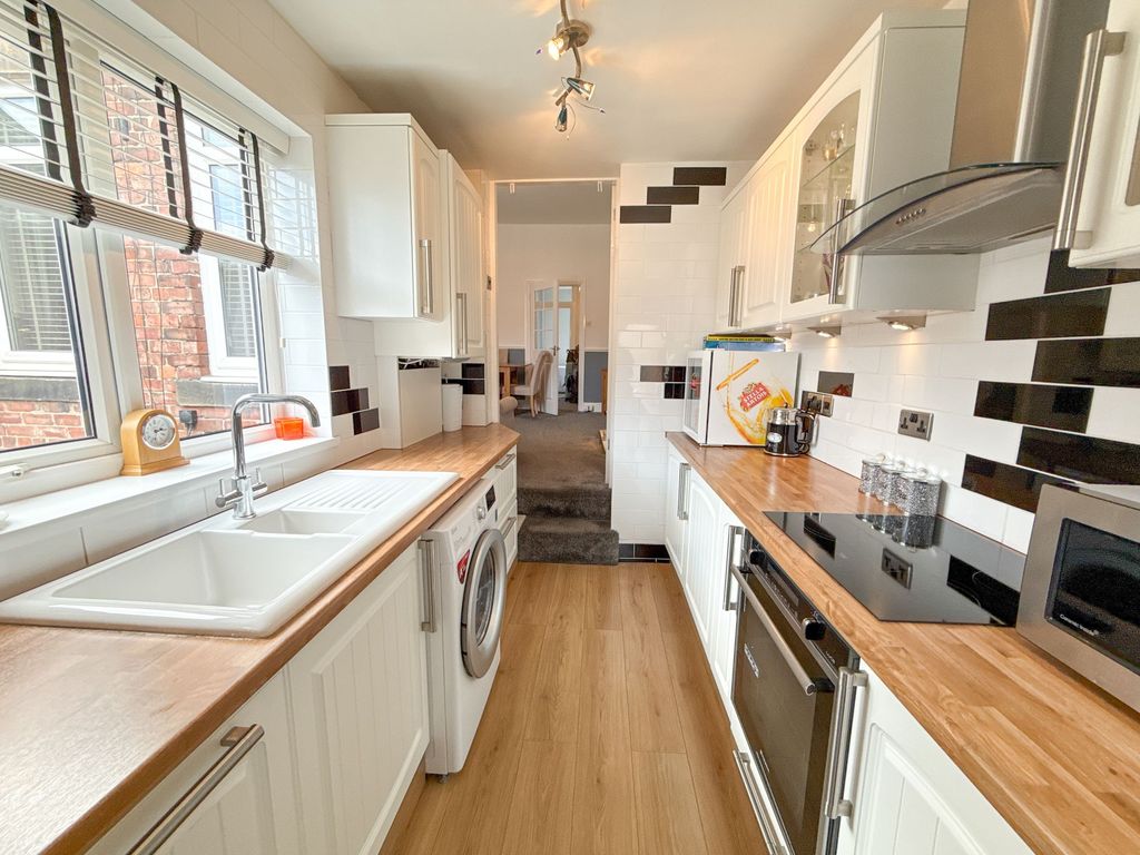 Property photo 3 of 13 Kitchen