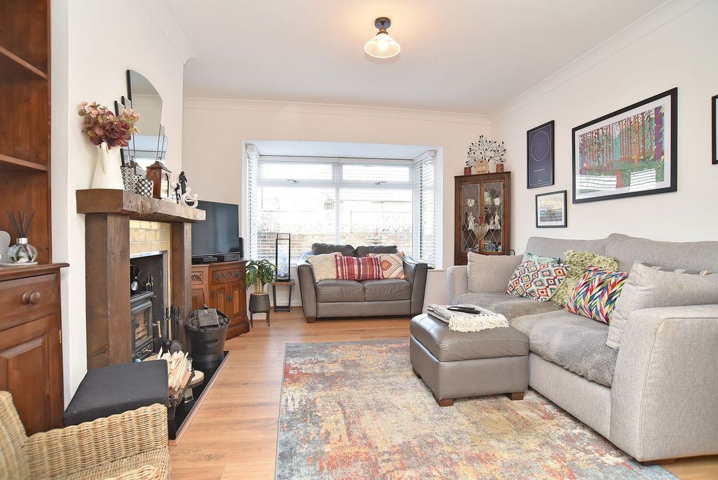 Property photo 3 of 27