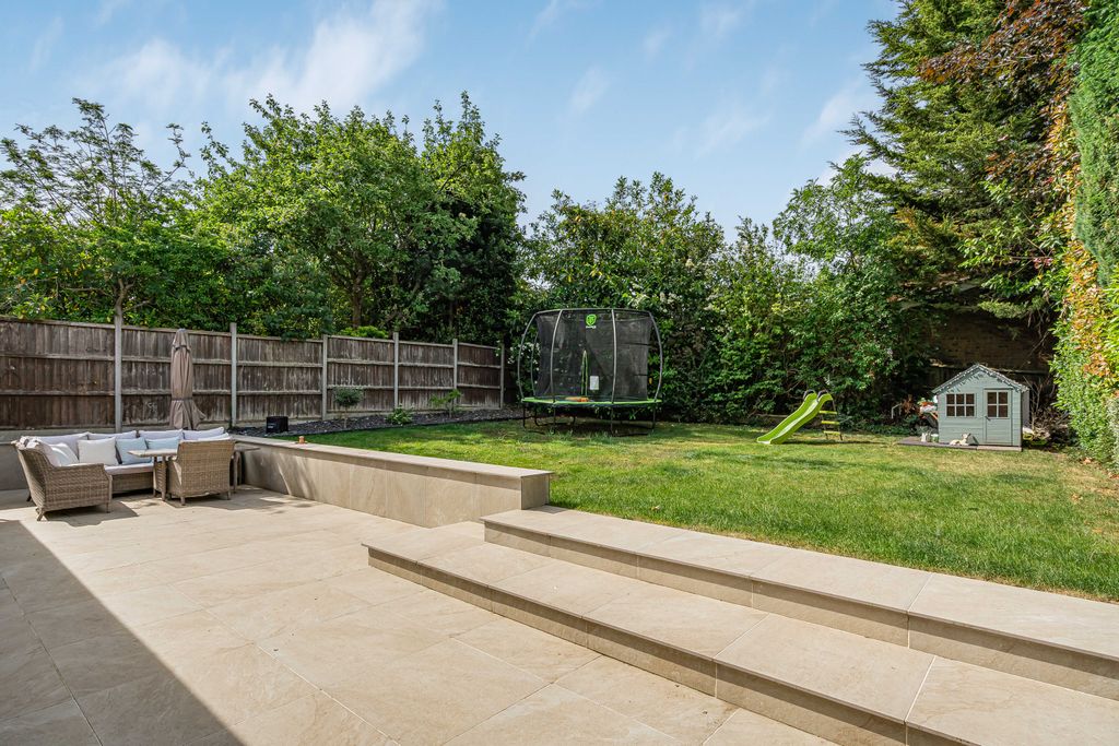 Property photo 3 of 26 Garden