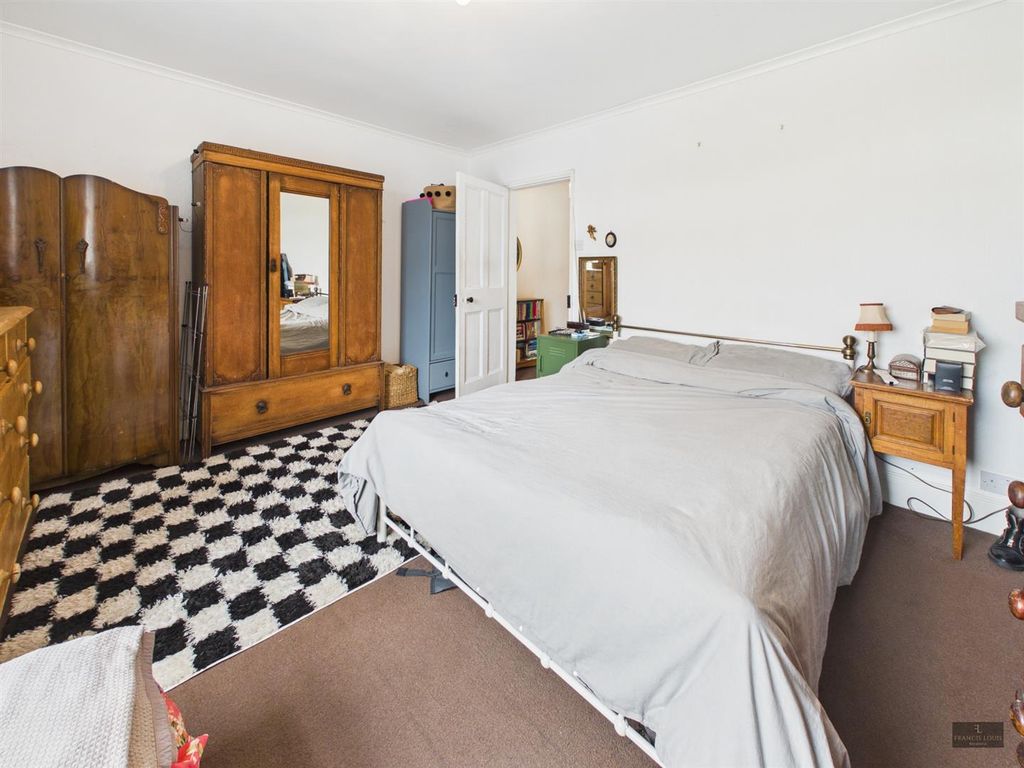 Property photo 2 of 15 Cam02887G0-Pr0659-Still008.Jpg