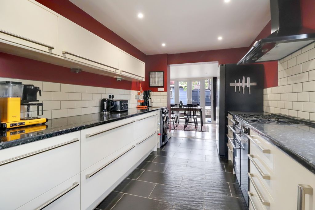 Property photo 3 of 16 Kitchen