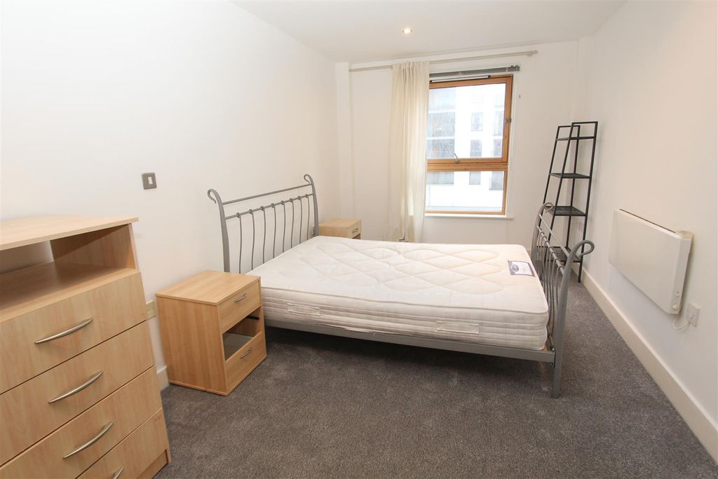 Property photo 3 of 10 Bedroom1.Jpg