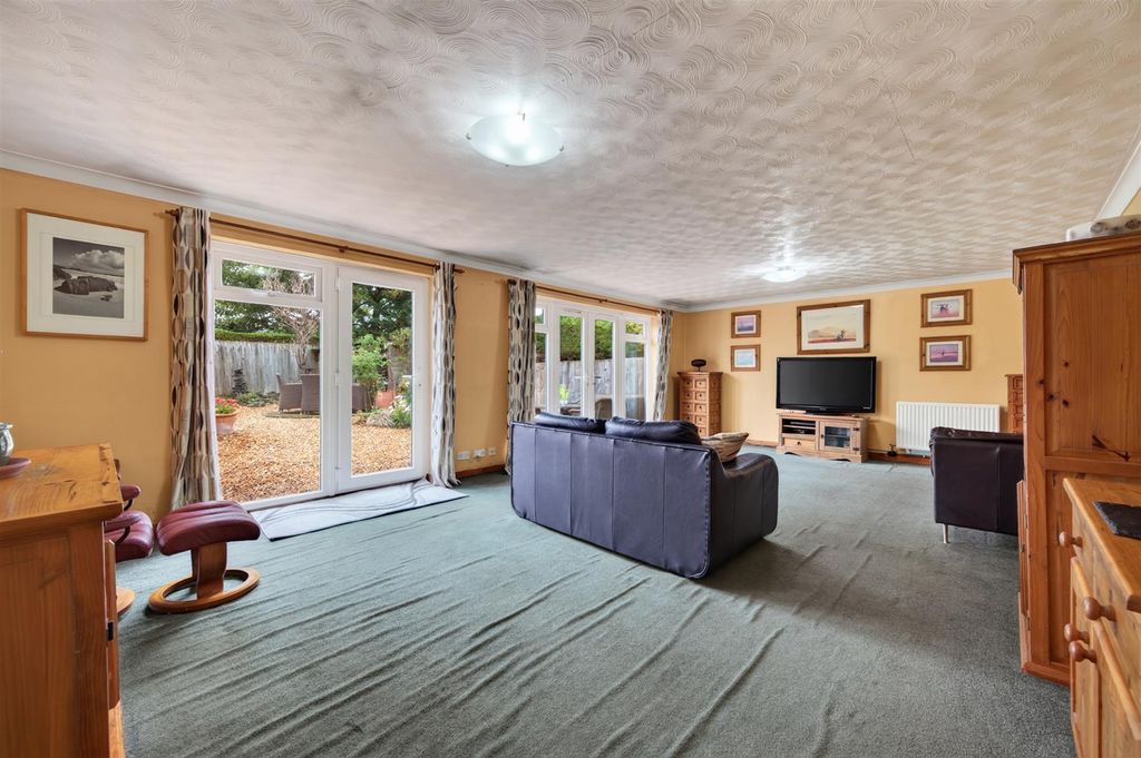 Property photo 3 of 19 15Theslipweb19.Jpg