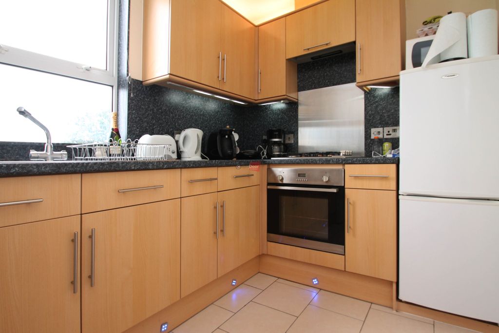 Property photo 3 of 6 Photo 2