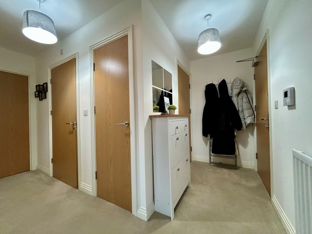 Property photo 2 of 8 Deerhurst Road