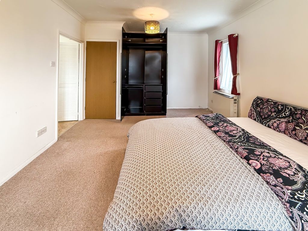 Property photo 2 of 13 Image00006