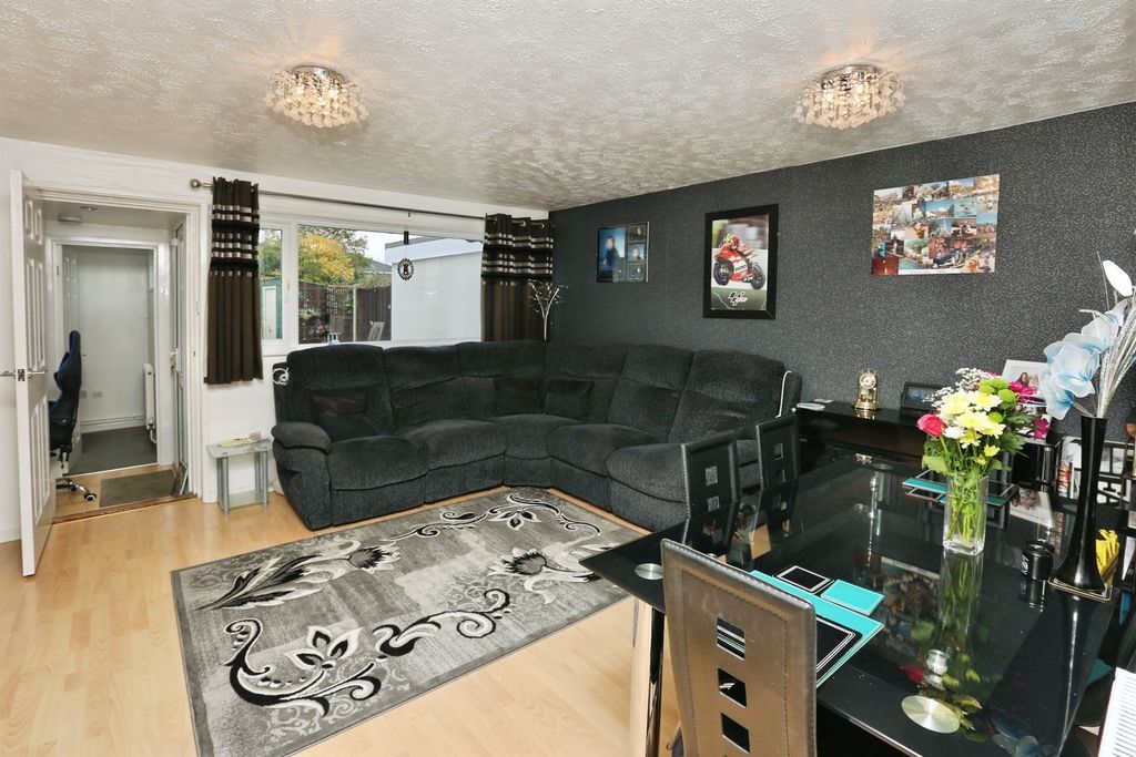 Property photo 3 of 14