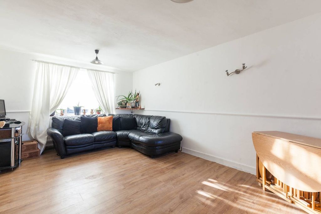 Property photo 2 of 5