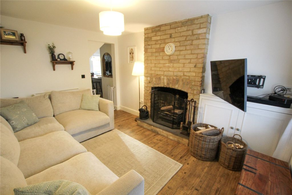 Property photo 3 of 20 Sitting Room.