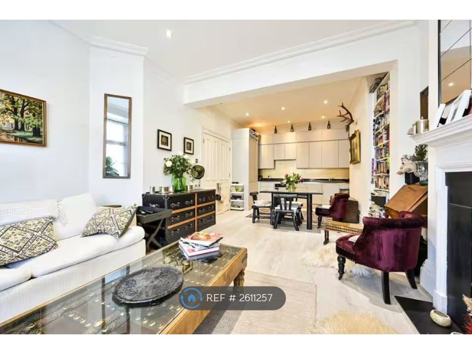 Property photo 1 of 8 Living Room