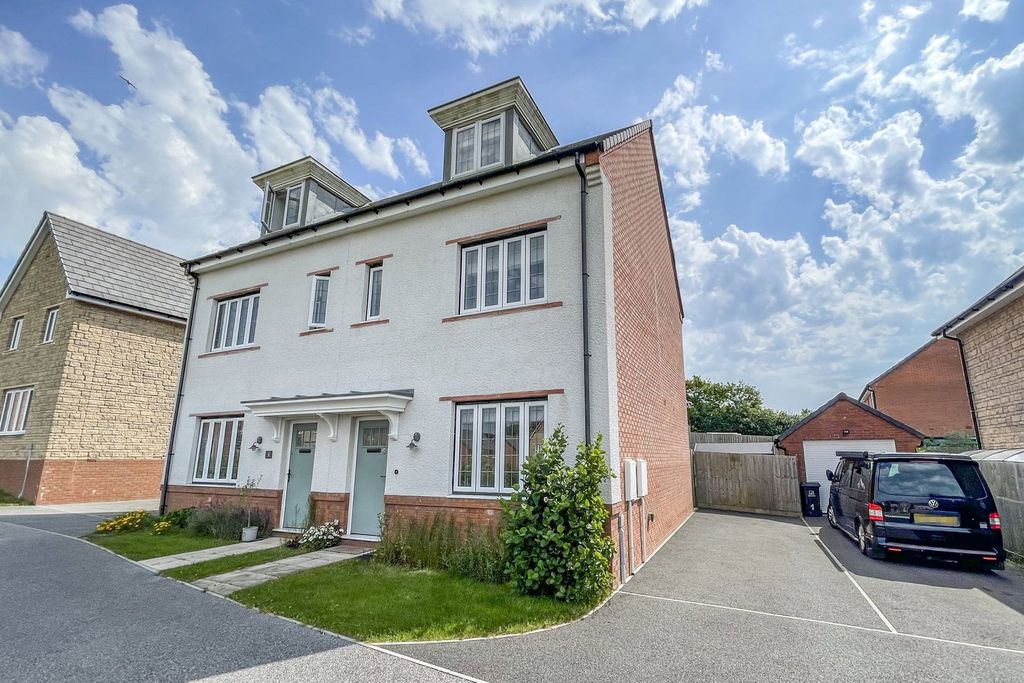 Property photo 1 of 19