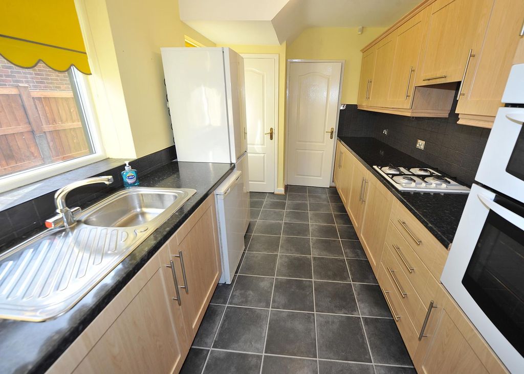 Property photo 3 of 28