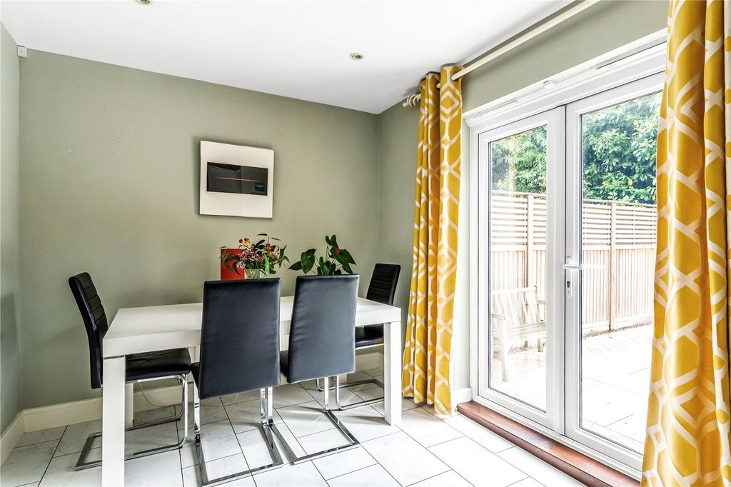 Property photo 3 of 14 Breakfast Room