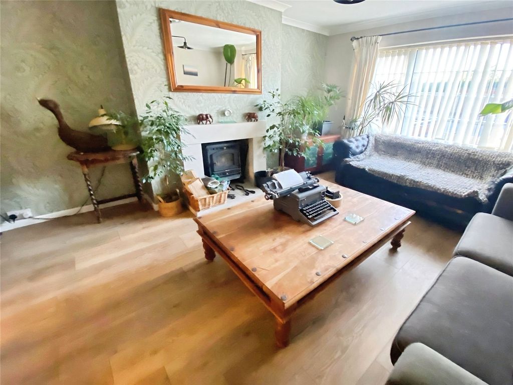 Property photo 3 of 21 Lounge