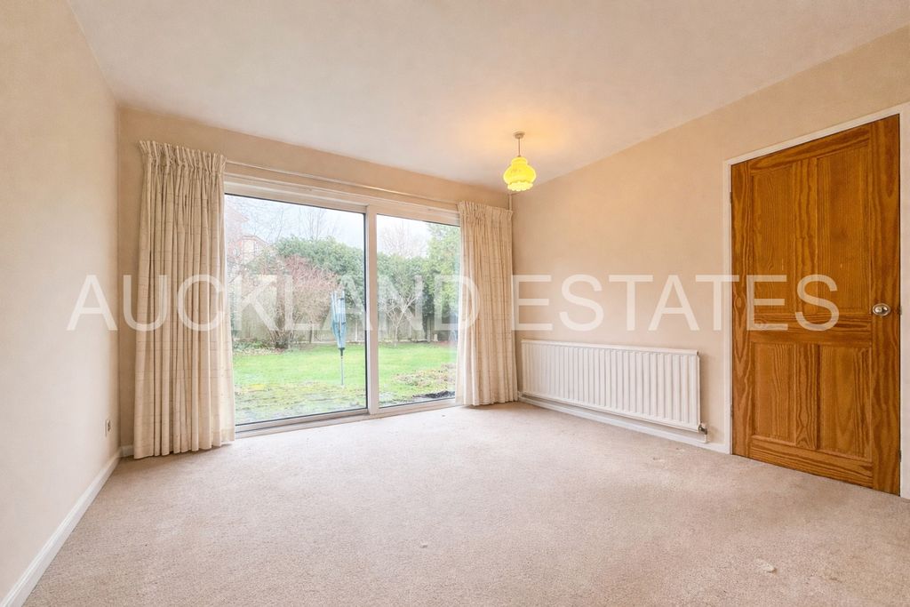 Property photo 3 of 16 Image00001