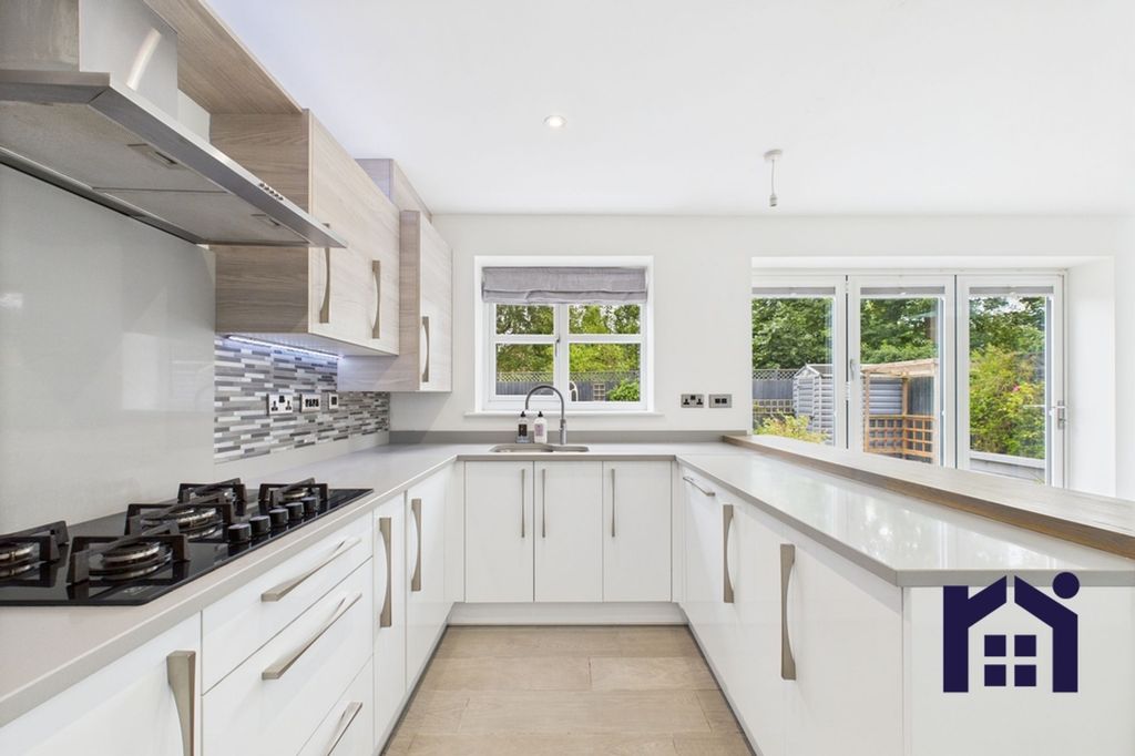 Property photo 3 of 20 Dining Kitchen