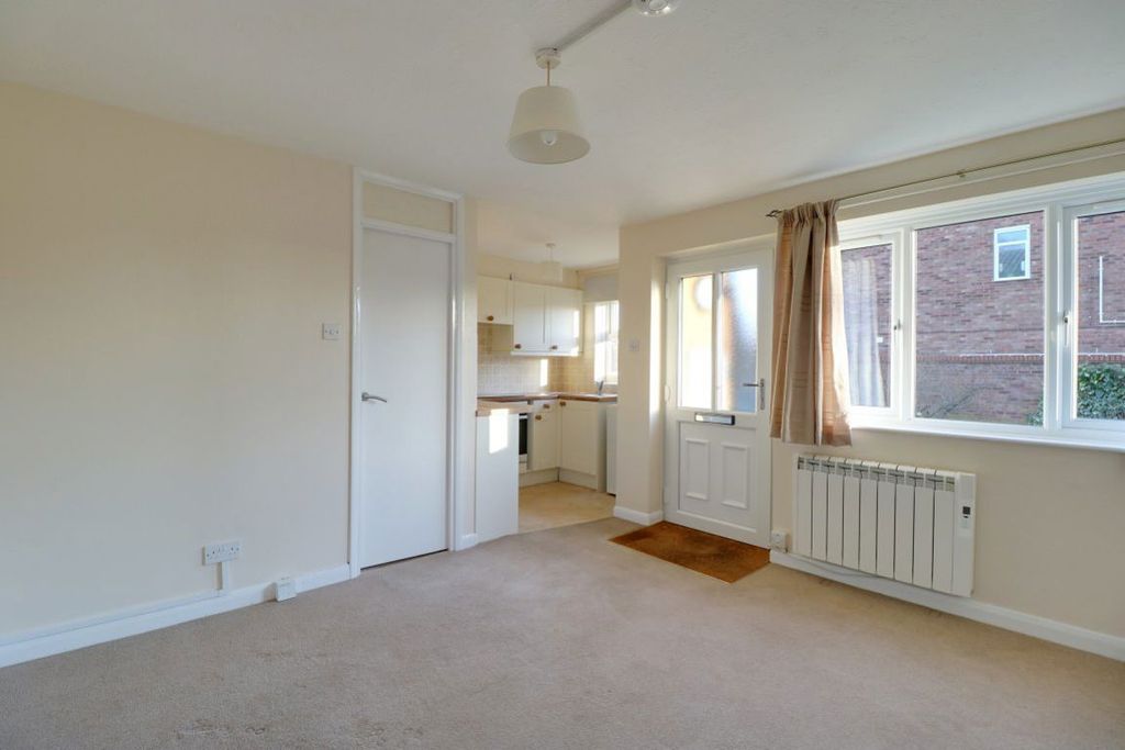Property photo 2 of 8
