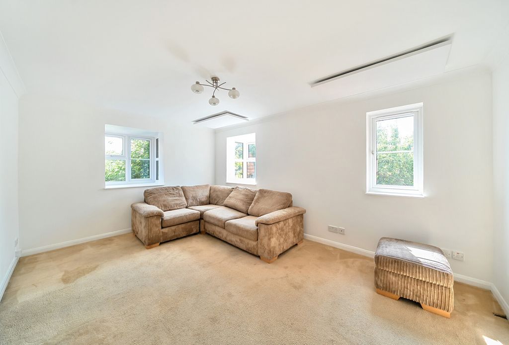 Property photo 2 of 7 1309863-1-6854416...