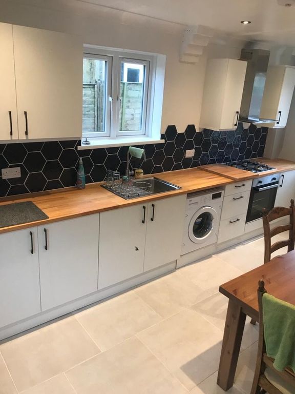 Property photo 3 of 7 Kitchen