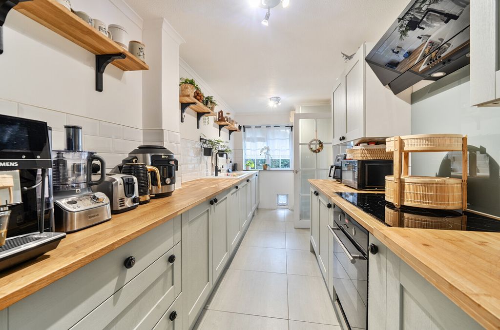 Property photo 2 of 17 1393003-11-694570...