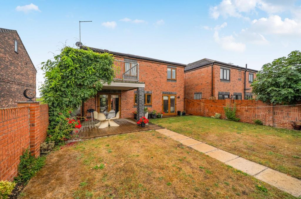 Property photo 1 of 24