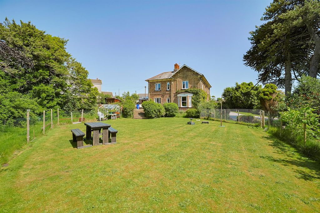 Property photo 2 of 40 Highfield House - Web (11 Of 57).Jpg