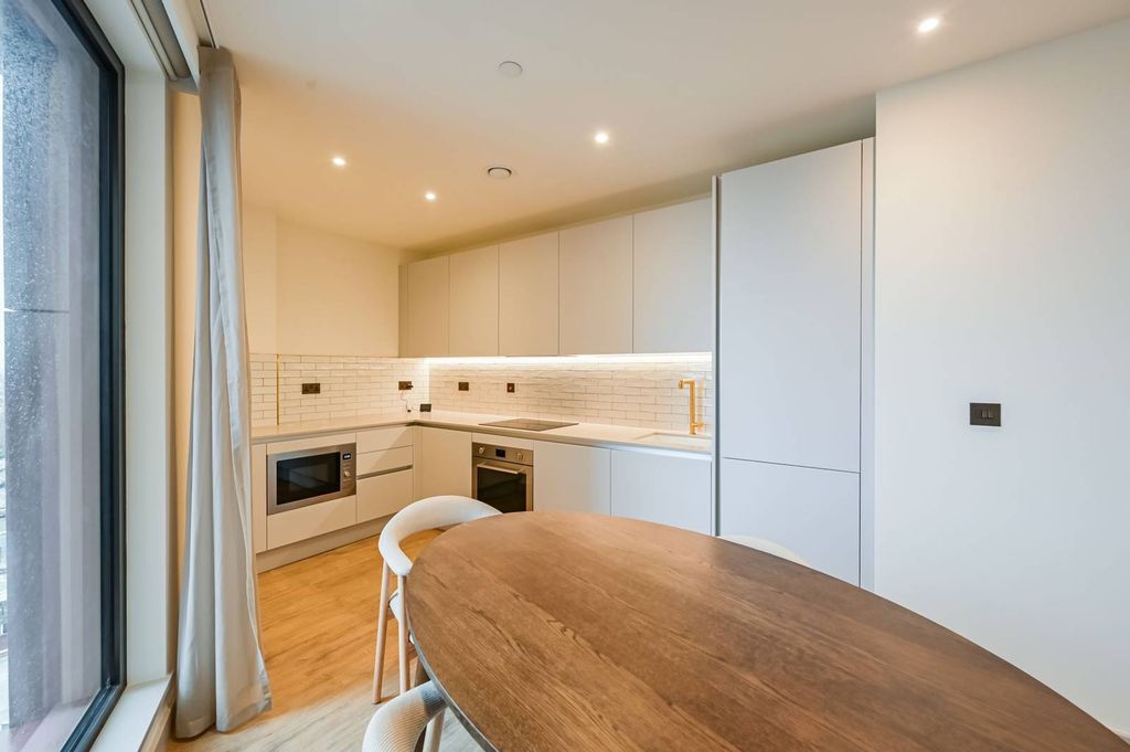 Property photo 3 of 25