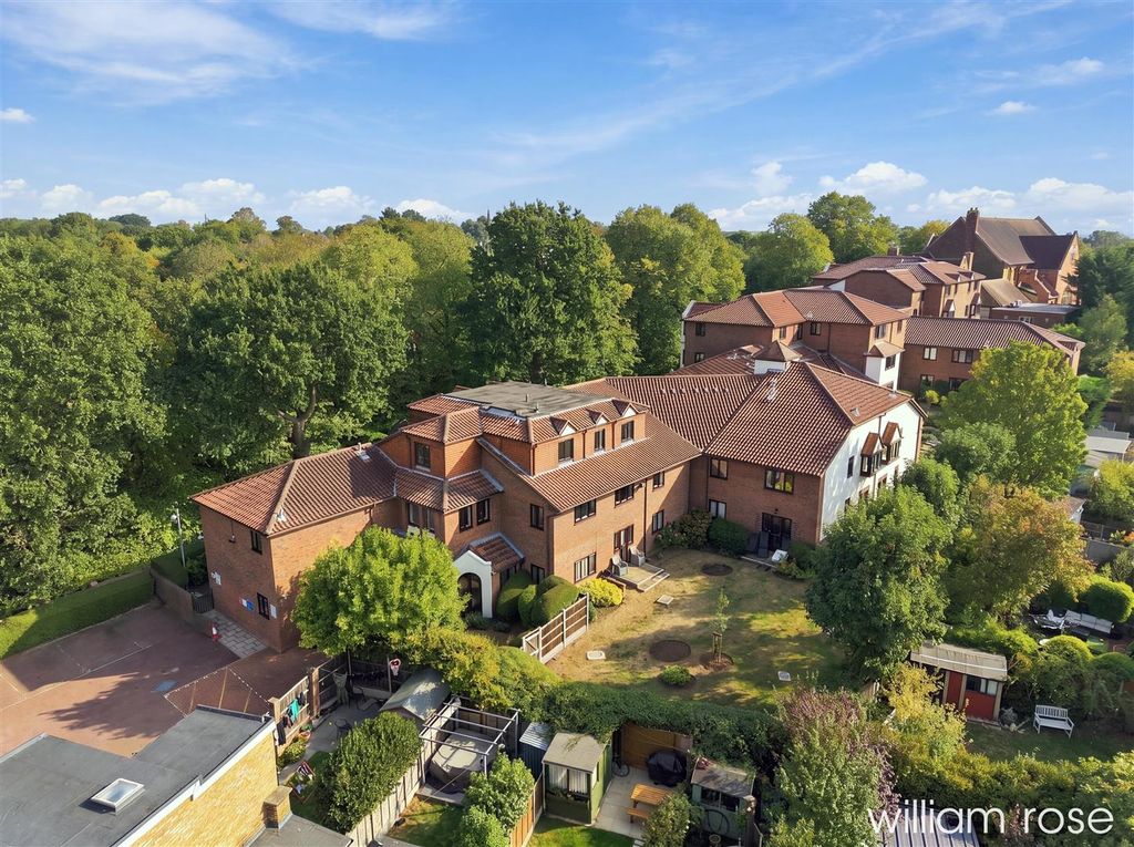 Property photo 1 of 13 003_Dji_20260929105413_0309_d_Reedit_0B0Abd0E.Jpg