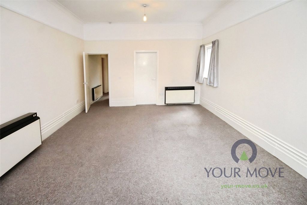 Property photo 3 of 9 Lounge