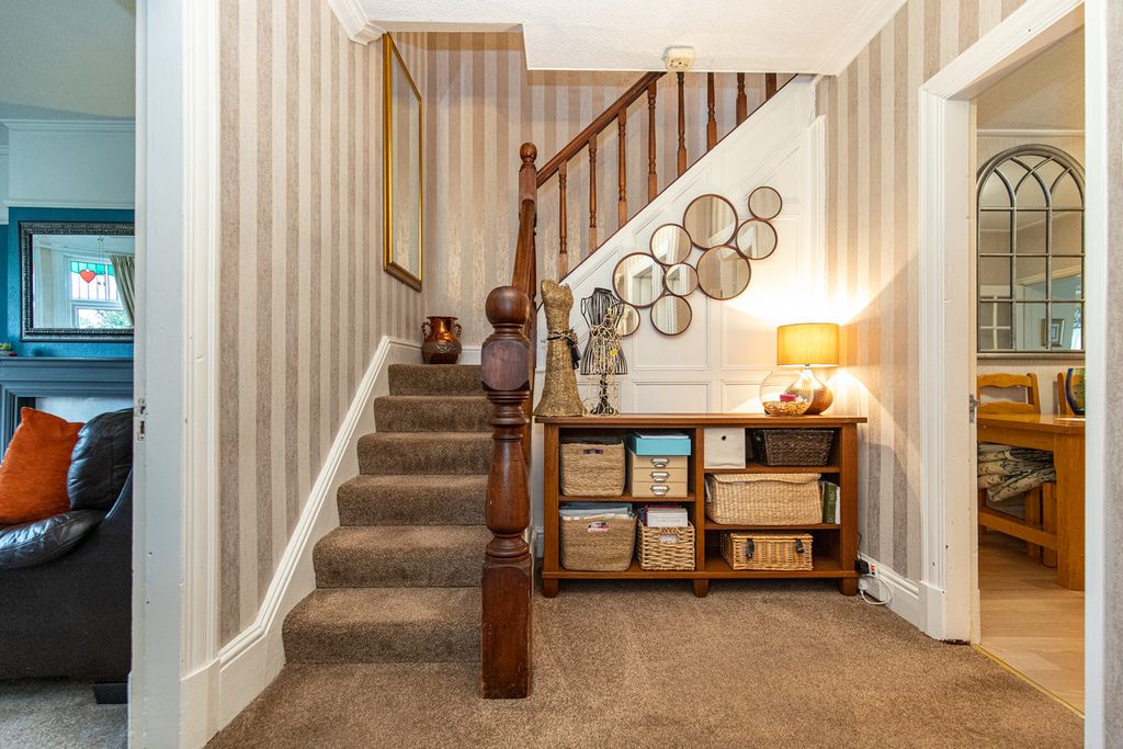 Property photo 2 of 31