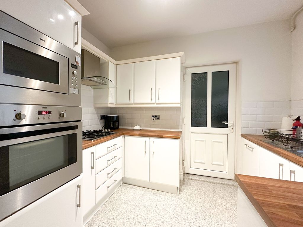 Property photo 3 of 27