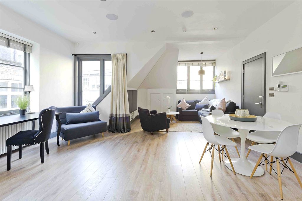 Property photo 3 of 13 Living Space