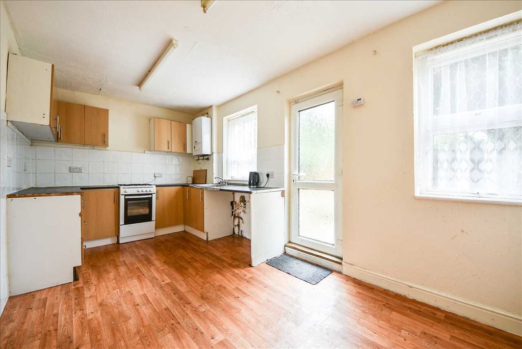 Property photo 3 of 8