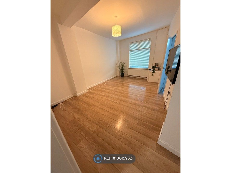 Property photo 1 of 9 Lounge
