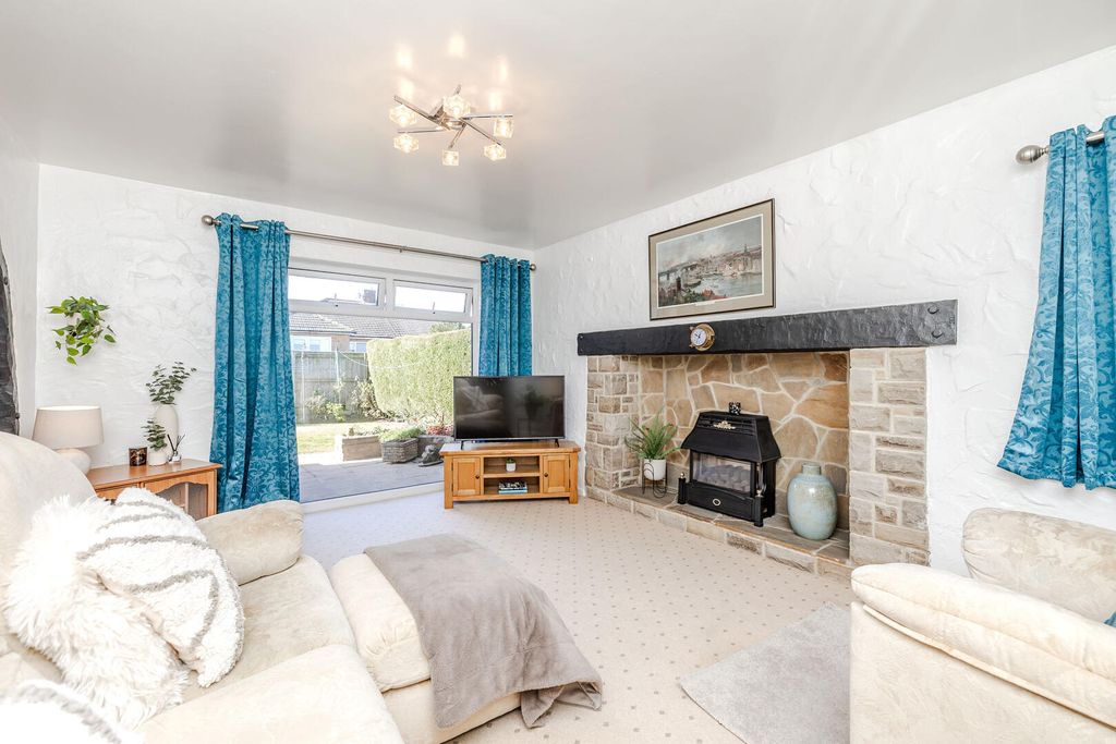 Property photo 3 of 28 Living Room