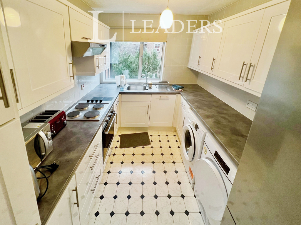 Property photo 3 of 8 Kitchen