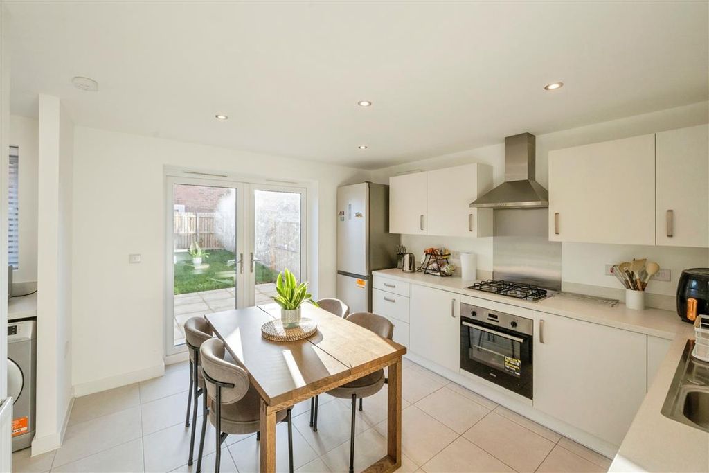 Property photo 2 of 16 Kitchen