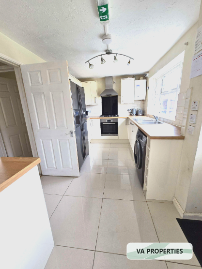 Property photo 2 of 21 Kitchen